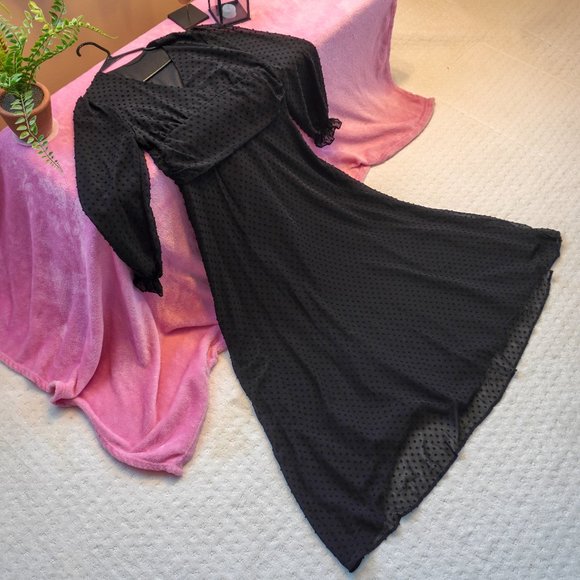 Beautiful Black Long Sleeves Dress - Picture 1 of 2
